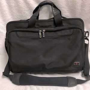 VICTORINOX SWISS ARMY BLACK NYLON HORIZONTAL 17’’ w/ REMOVABLE COMPUTER CASE